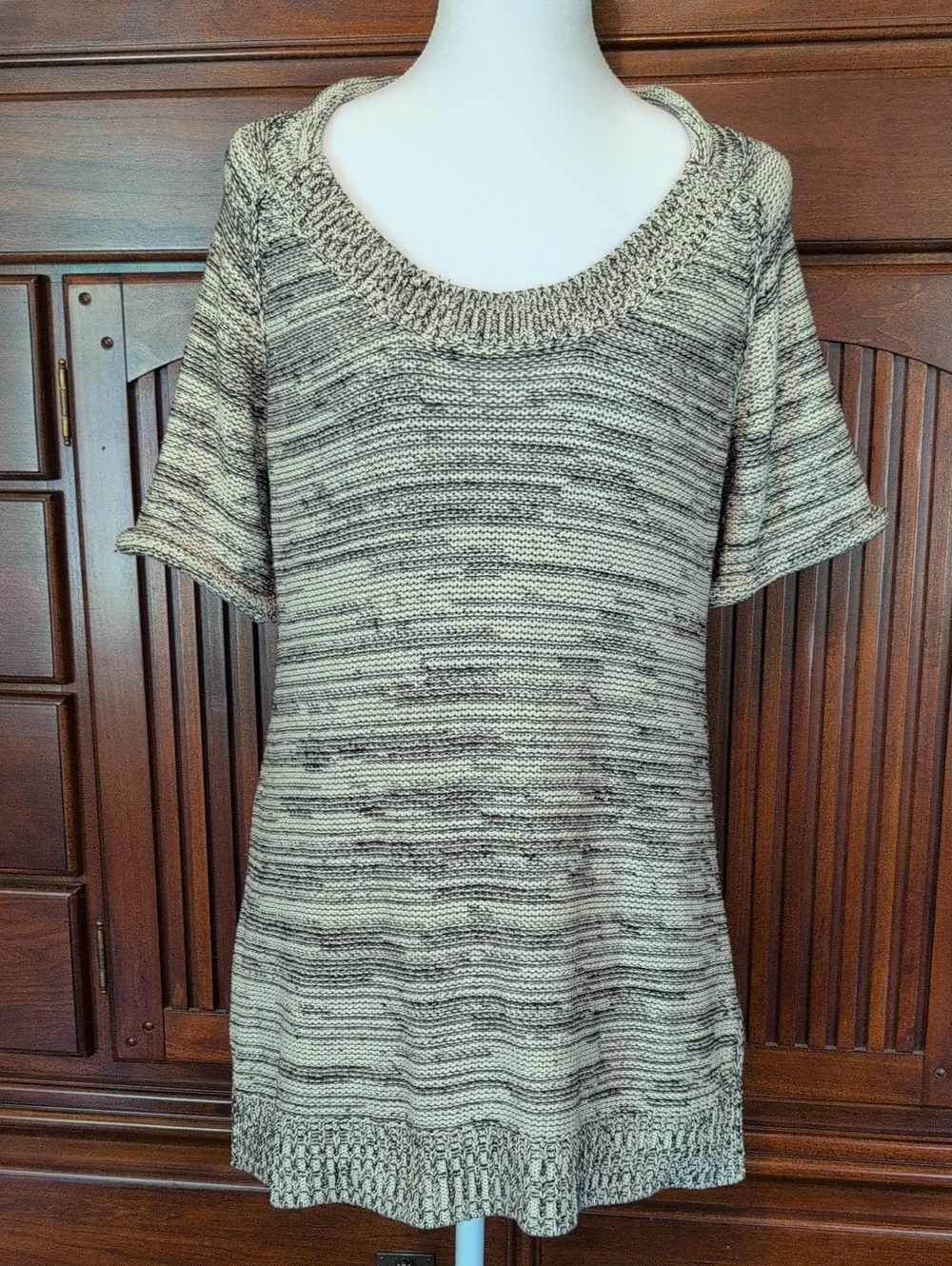 CAbi Heathered Beige and Black Scoop Neck Short Sleeve Tunic